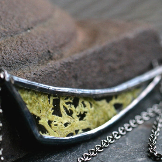 asymmetrical moss necklace