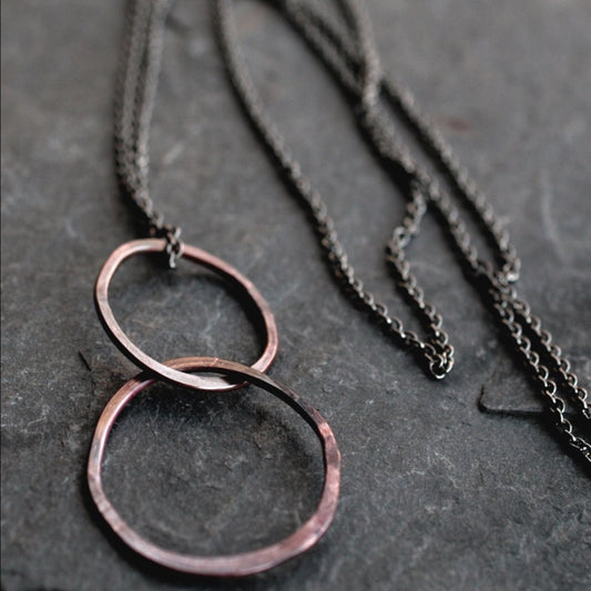linked circles necklace