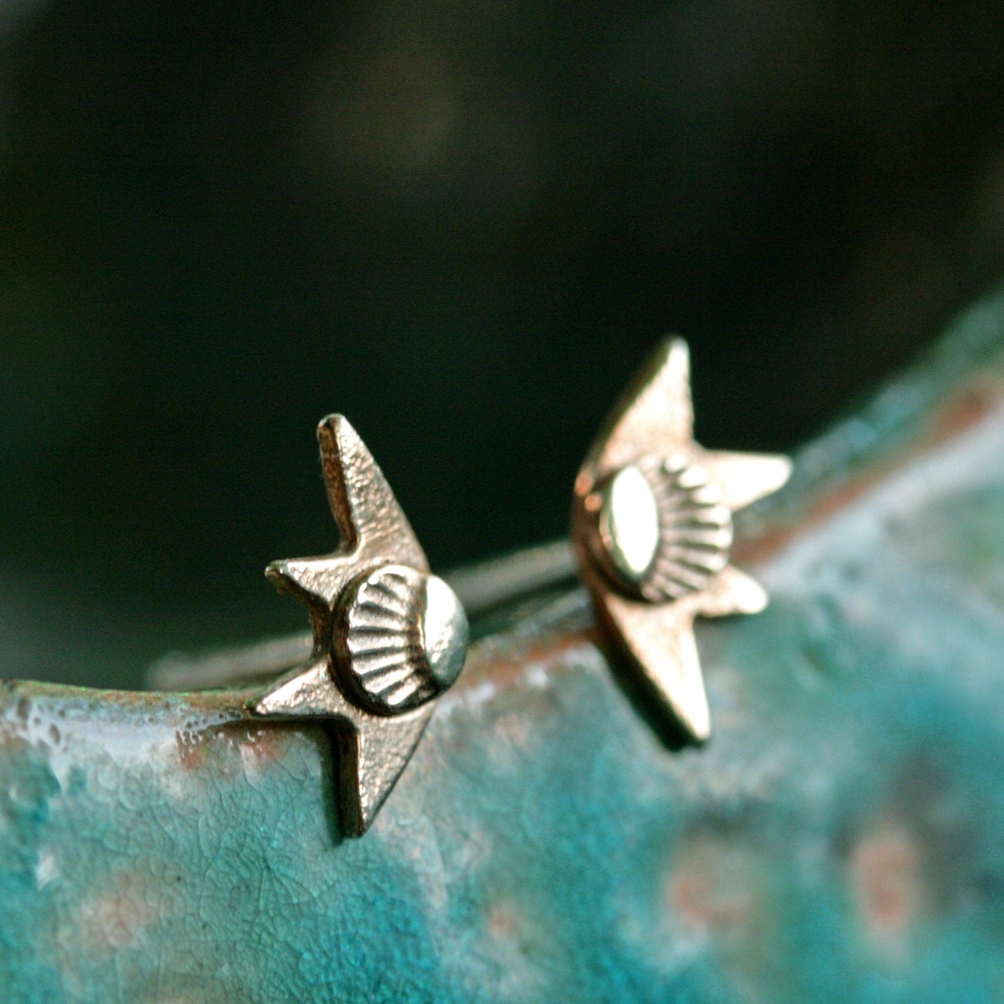 Sunburst studs