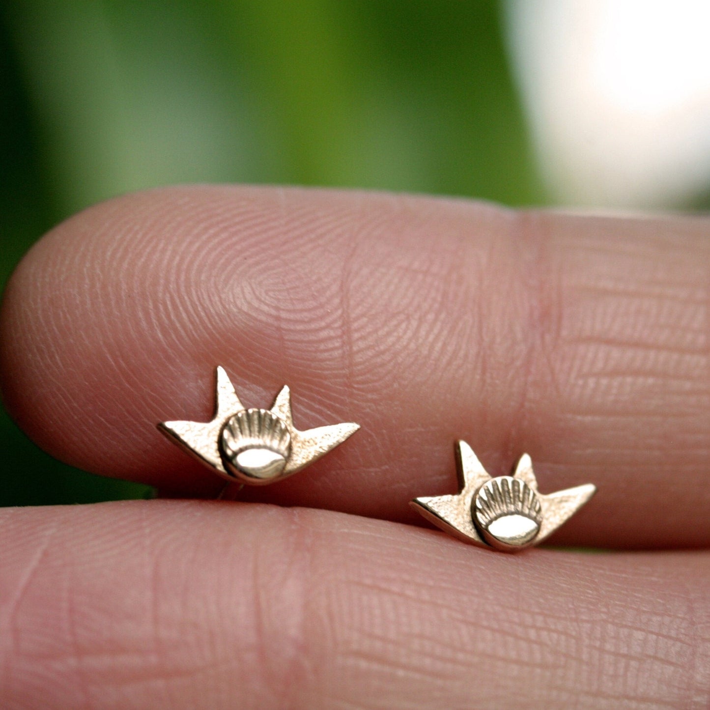 Sunburst studs