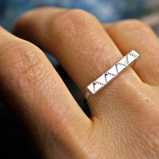 Sparkle Bar ring